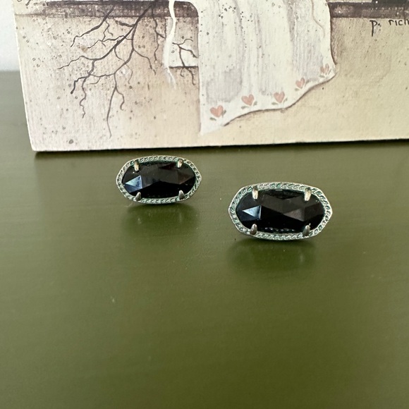 Kendra Scott Ellie stud earrings - Picture 2 of 4